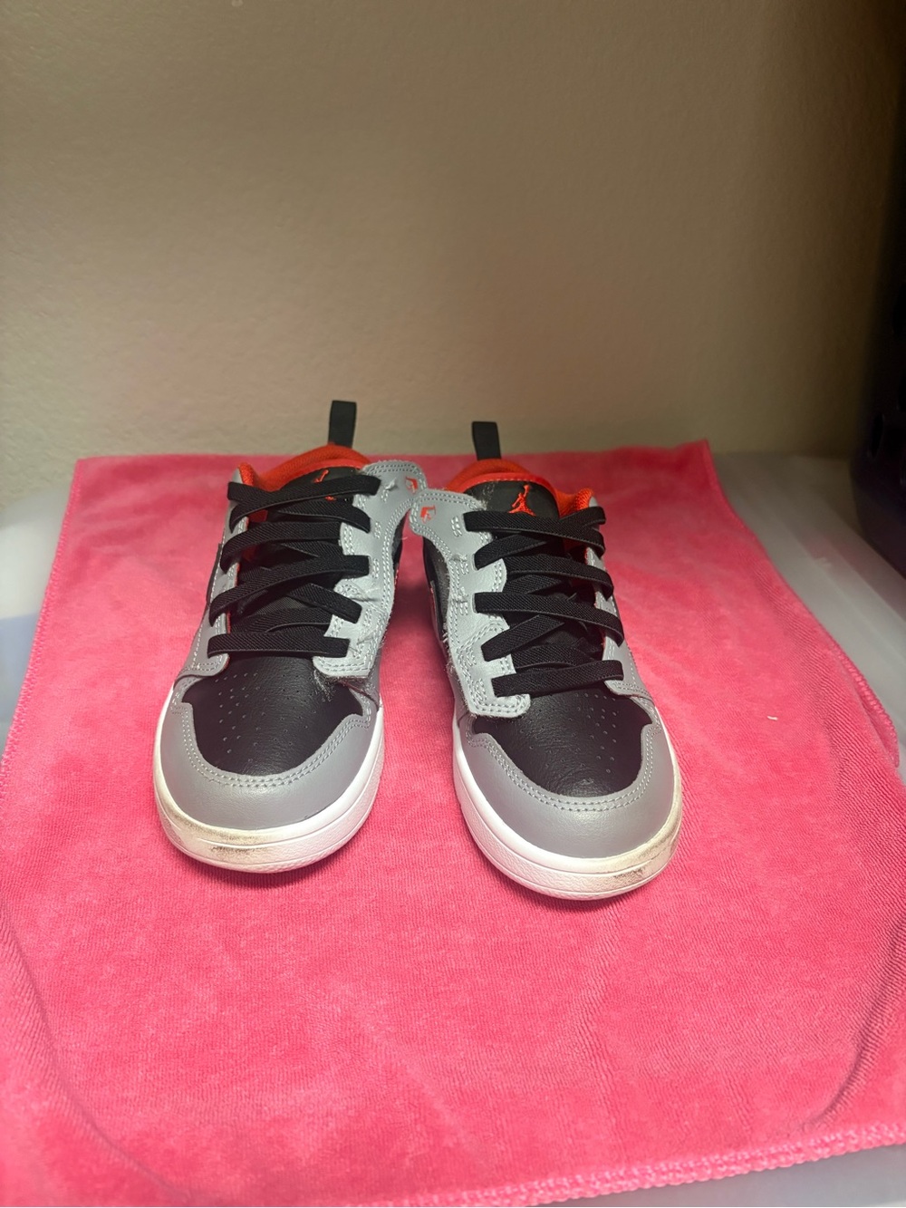 Nike Jordan Kids' Low-Top Sneakers in Black/Gray with Red Swoosh - FlyEase - Picture 2 of 7